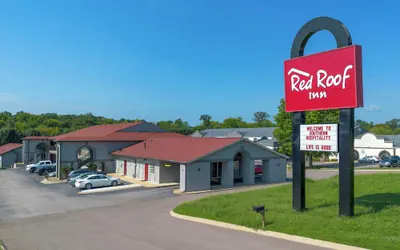 Photo 2 - Red Roof Inn Columbia, TN