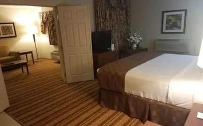 Photo 4 - Rock Island Inn & Suites Marshalltown