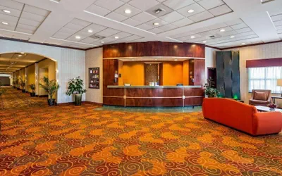 Photo 3 - Rock Island Inn & Suites Marshalltown