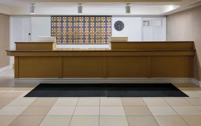 Photo 3 - La Quinta Inn by Wyndham Pittsburgh Airport