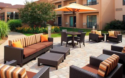 Photo 2 - Courtyard by Marriott Rockford