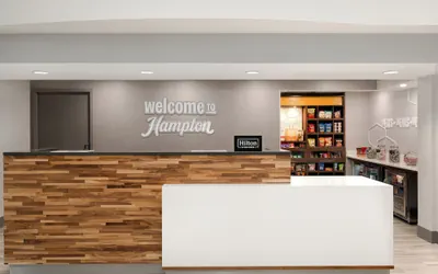 Photo 3 - Hampton Inn Dubuque