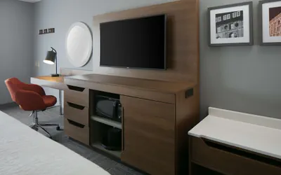 Photo 5 - Hampton Inn Dubuque