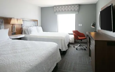 Photo 2 - Hampton Inn Dubuque