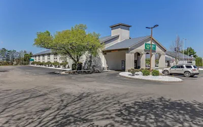 Photo 2 - Quality Inn Austintown - Youngstown West