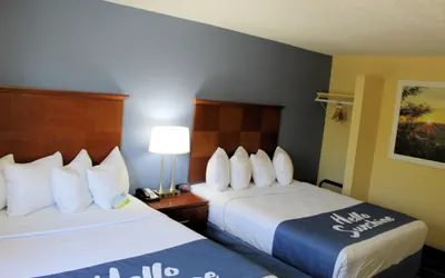 Photo 2 - Days Inn & Suites by Wyndham Gunnison