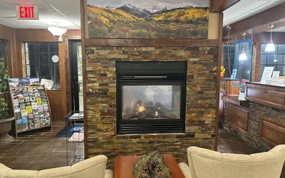 Photo 4 - Days Inn & Suites by Wyndham Gunnison