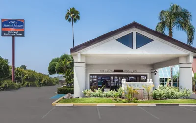 Howard Johnson by Wyndham Fullerton/Anaheim Conference Cntr
