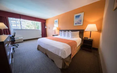 Photo 5 - Howard Johnson by Wyndham Fullerton/Anaheim Conference Cntr