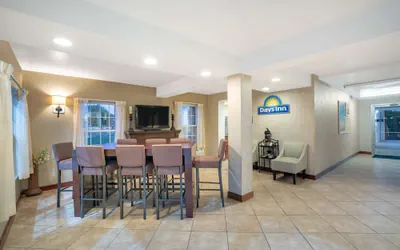 Photo 3 - Days Inn by Wyndham Cave City