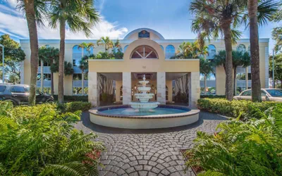 Photo 2 - La Quinta Inn & Suites by Wyndham Deerfield Beach I-95
