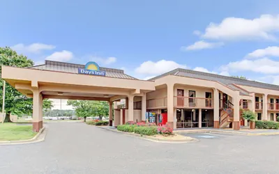 Photo 2 - Days Inn by Wyndham Wilson