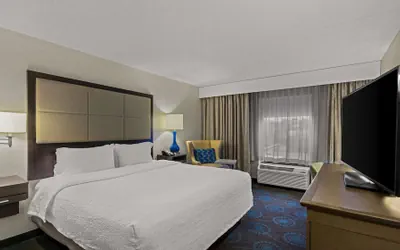 Photo 2 - Hampton Inn Bloomington
