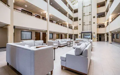 Photo 2 - Quality Suites Lansing West