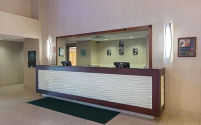 Photo 3 - Quality Suites Lansing West