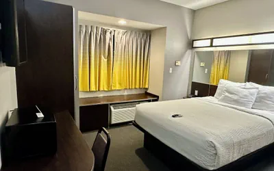 Photo 5 - Microtel Inn & Suites by Wyndham Quincy Downtown/River Area