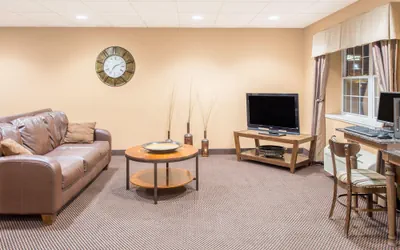 Photo 2 - Microtel Inn & Suites by Wyndham Quincy Downtown/River Area