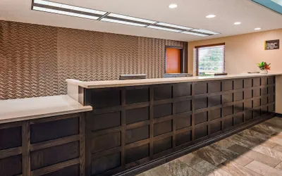 Photo 3 - Best Western Warren Hotel
