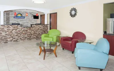 Photo 3 - Days Inn by Wyndham Springfield