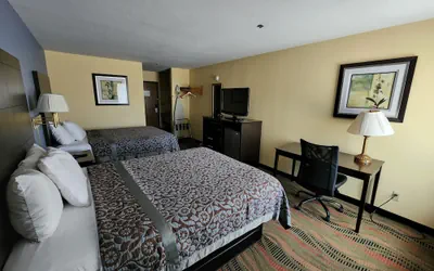 Photo 5 - Days Inn by Wyndham Springfield