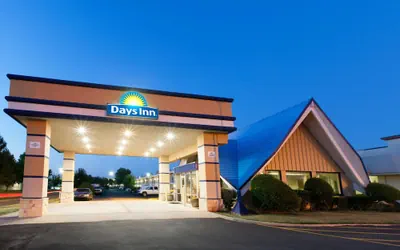 Photo 2 - Days Inn by Wyndham Norman