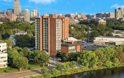 Photo 2 - Courtyard by Marriott Boston-Cambridge