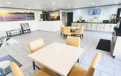Photo 2 - Days Inn by Wyndham Canton