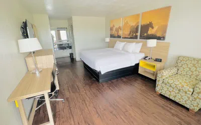 Photo 4 - Days Inn by Wyndham Canton