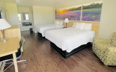 Photo 3 - Days Inn by Wyndham Canton