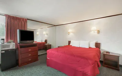 Photo 2 - Schenectady Inn & Suites