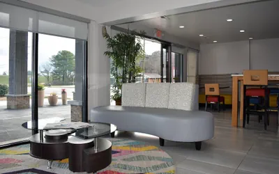 Photo 5 - Quality Inn Calhoun North I-75
