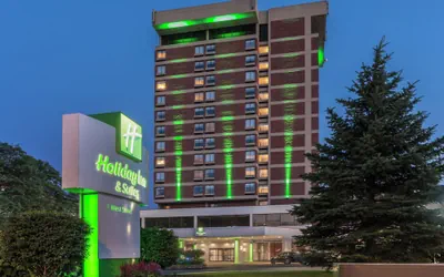 Holiday Inn & Suites Pittsfield-Berkshires by IHG
