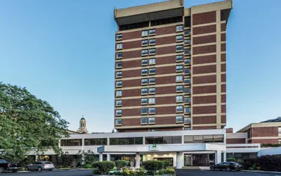 Photo 2 - Holiday Inn & Suites Pittsfield-Berkshires by IHG