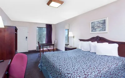 Photo 4 - Days Inn by Wyndham Morristown