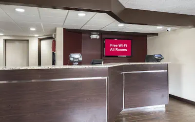 Photo 4 - Red Roof Inn Chicago-O'Hare Airport/ Arlington Hts