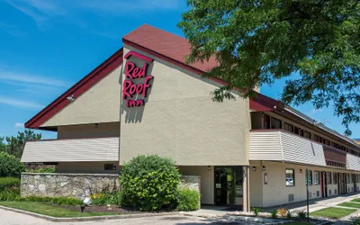 Photo 2 - Red Roof Inn Chicago-O'Hare Airport/ Arlington Hts