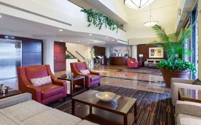 Photo 3 - DoubleTree Suites by Hilton Hotel Cincinnati - Blue Ash