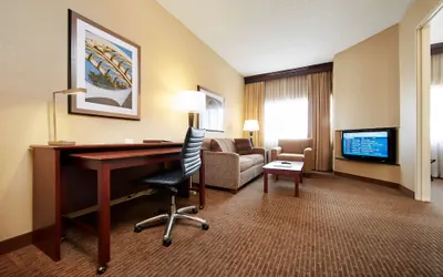 Photo 5 - DoubleTree Suites by Hilton Hotel Cincinnati - Blue Ash