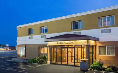 Photo 2 - Fairbridge Inn Express Buffalo Airport Williamsville