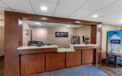 Photo 3 - Clarion Pointe Racine - Mount Pleasant