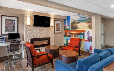 Photo 2 - Clarion Pointe Racine - Mount Pleasant