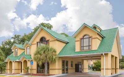 Photo 2 - Howard Johnson by Wyndham Dothan