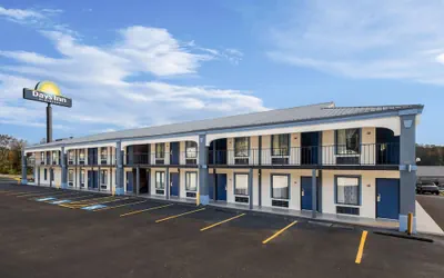 Photo 2 - Days Inn by Wyndham Cleveland TN