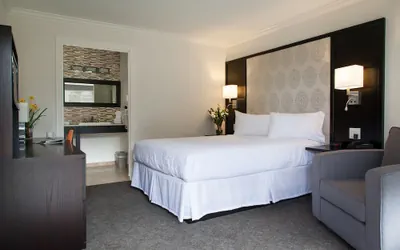 Photo 4 - Park Pointe Hotel