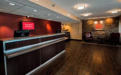 Photo 5 - Red Roof Inn PLUS+ Chicago - Naperville