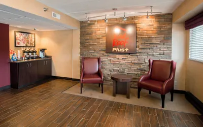Photo 4 - Red Roof Inn PLUS+ Chicago - Naperville