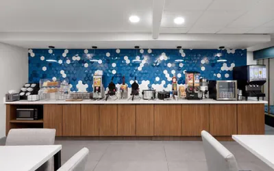 Photo 2 - La Quinta Inn & Suites by Wyndham Houston Stafford Sugarland