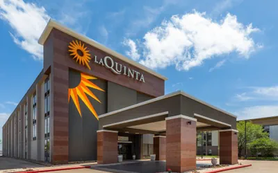 Photo 2 - La Quinta Inn & Suites by Wyndham Houston Stafford Sugarland