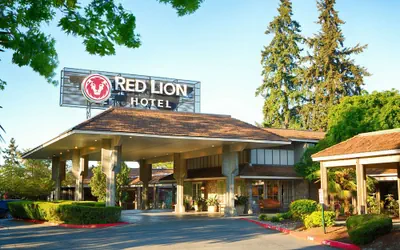 Photo 2 - Red Lion Hotel Bellevue