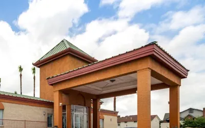 Photo 2 - Econo Lodge Inn & Suites Eagle Pass